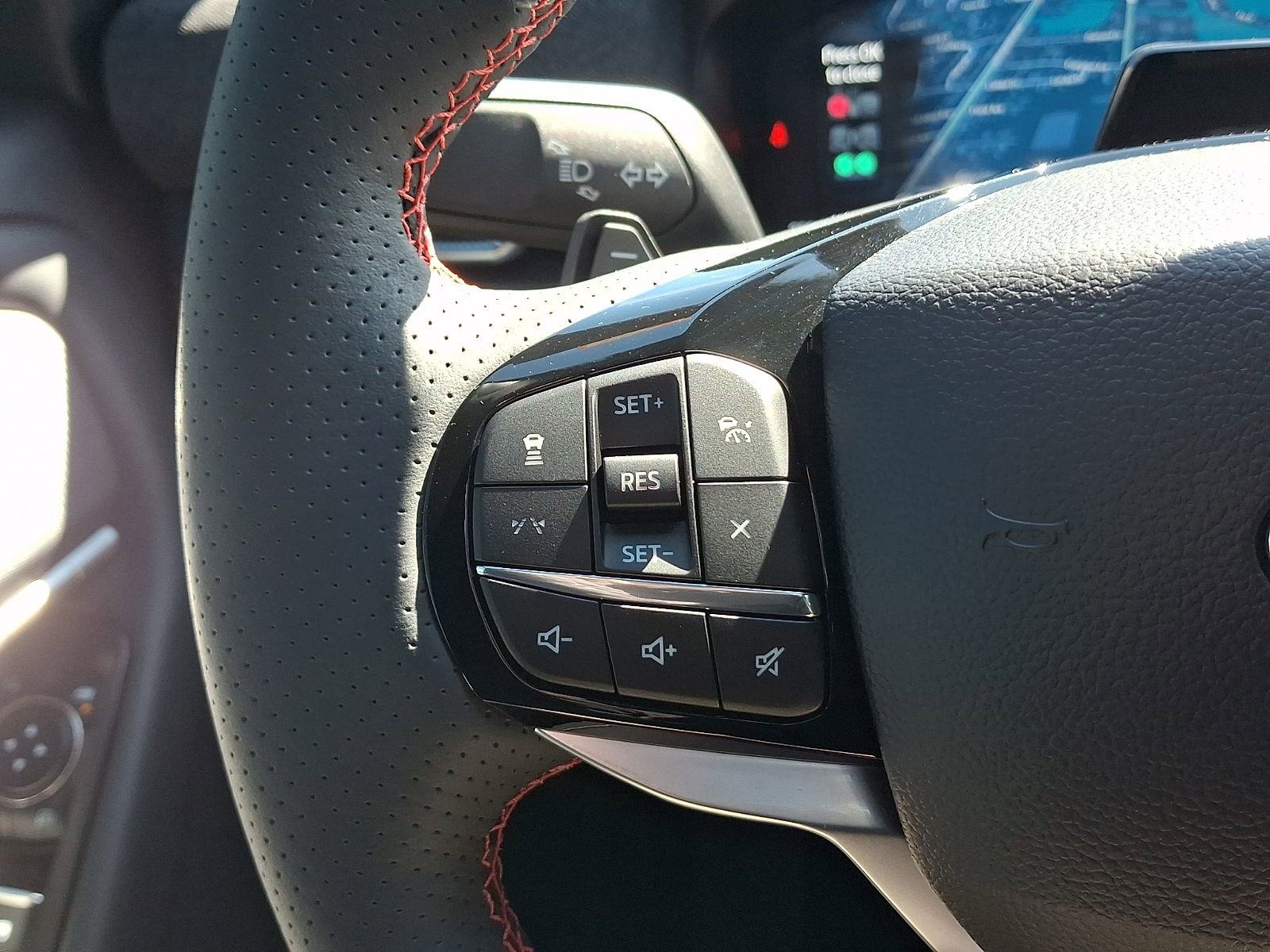 Used 2025 Ford Explorer ST w/ Sun And Sound Package image 22