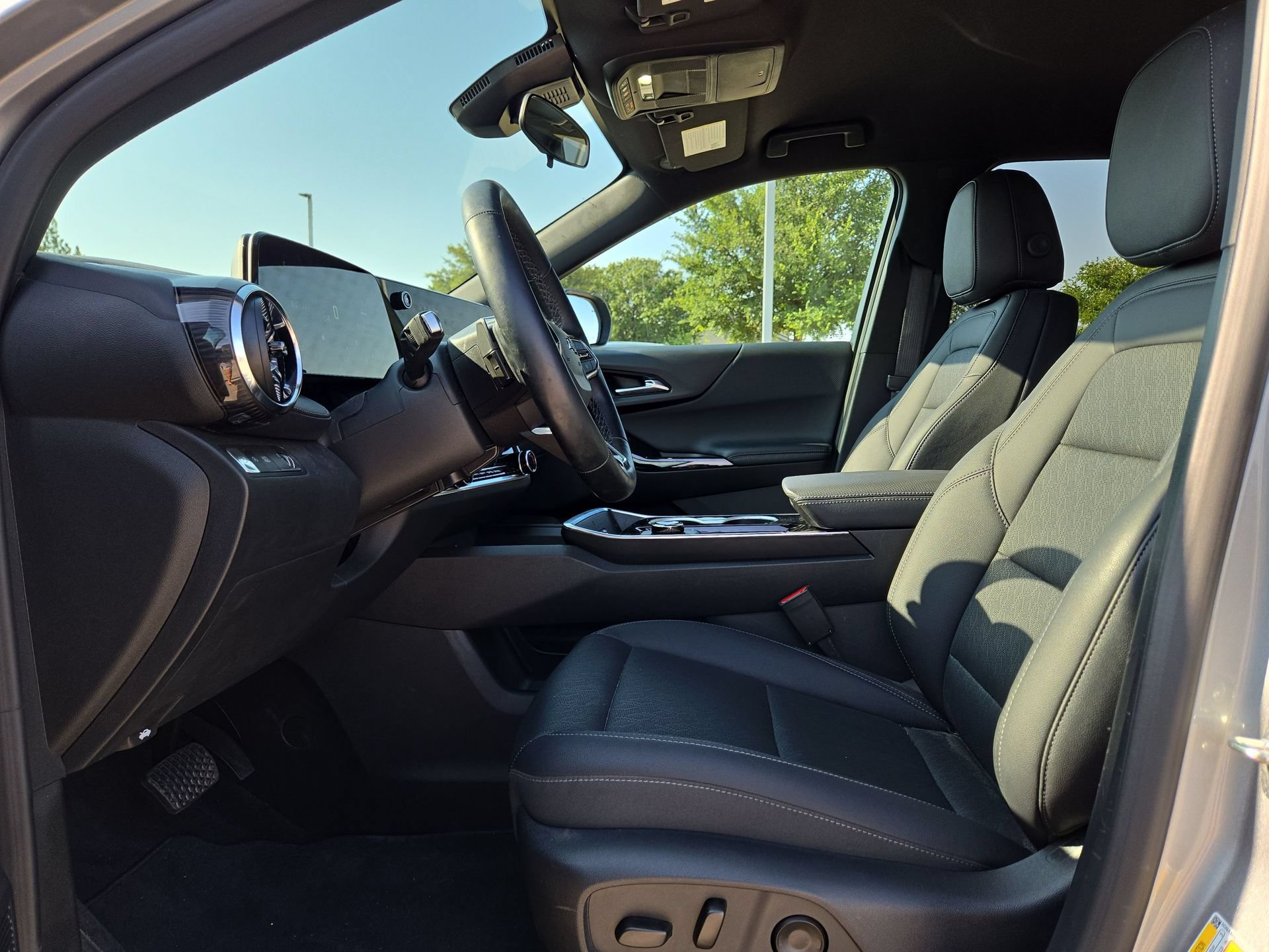 Used 2026 Chevrolet Equinox LT w/ Convenience Package II FWD image 16