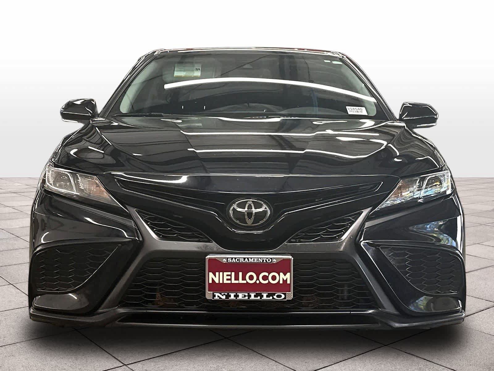 Used 2022 Toyota Camry SE w/ Convenience Package FWD image 2