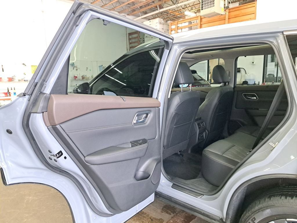 Used 2023 Nissan Rogue Platinum w/ Platinum Premium Package image 12