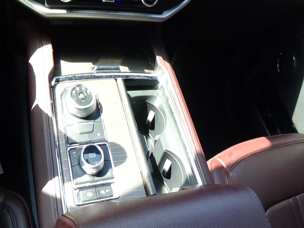 Used 2024 Ford Expedition Limited AWD/4WD image 31
