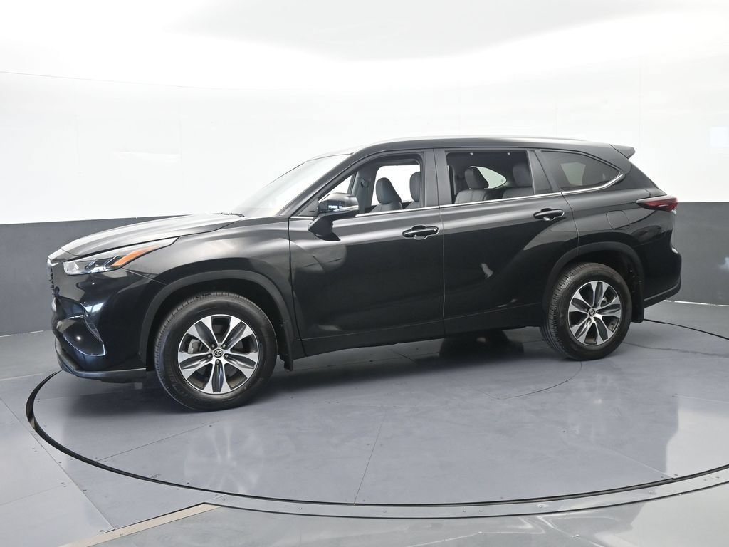 Used 2026 Toyota Highlander XLE AWD/4WD image 2