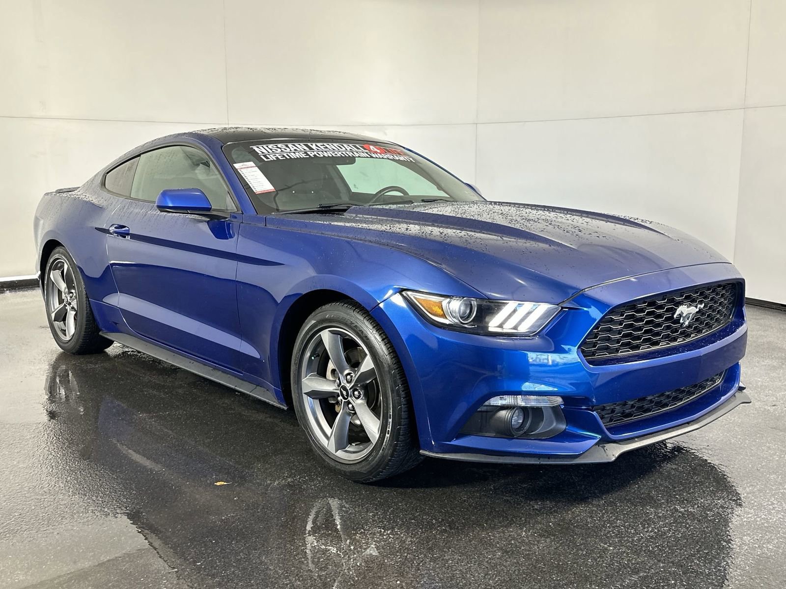 Used 2017 Ford Mustang EcoBoost image 3