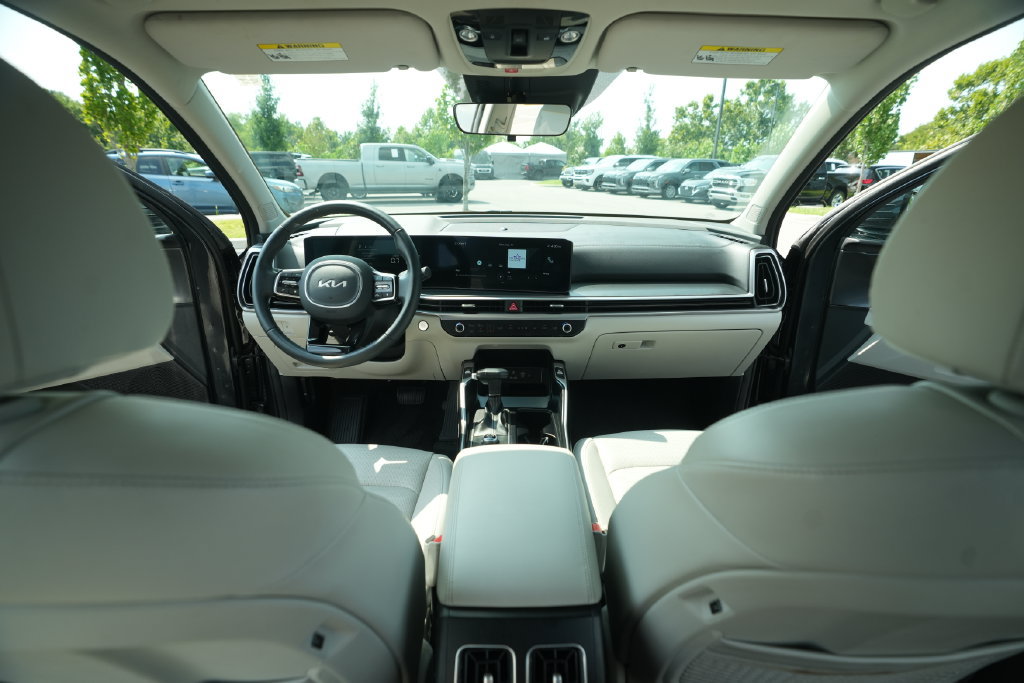 Used 2025 Kia Sorento S w/ Panoramic Sunroof Package FWD image 28