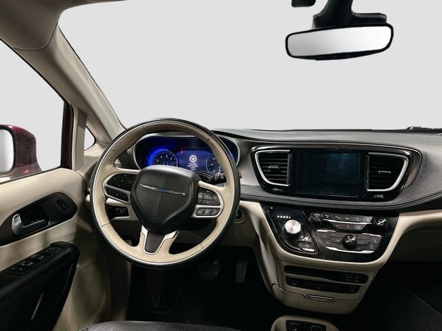 Used 2018 Chrysler Pacifica Limited w/ Advanced Safetytec Group FWD image 25