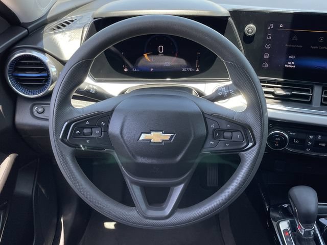Used 2025 Chevrolet Trax LT FWD image 12