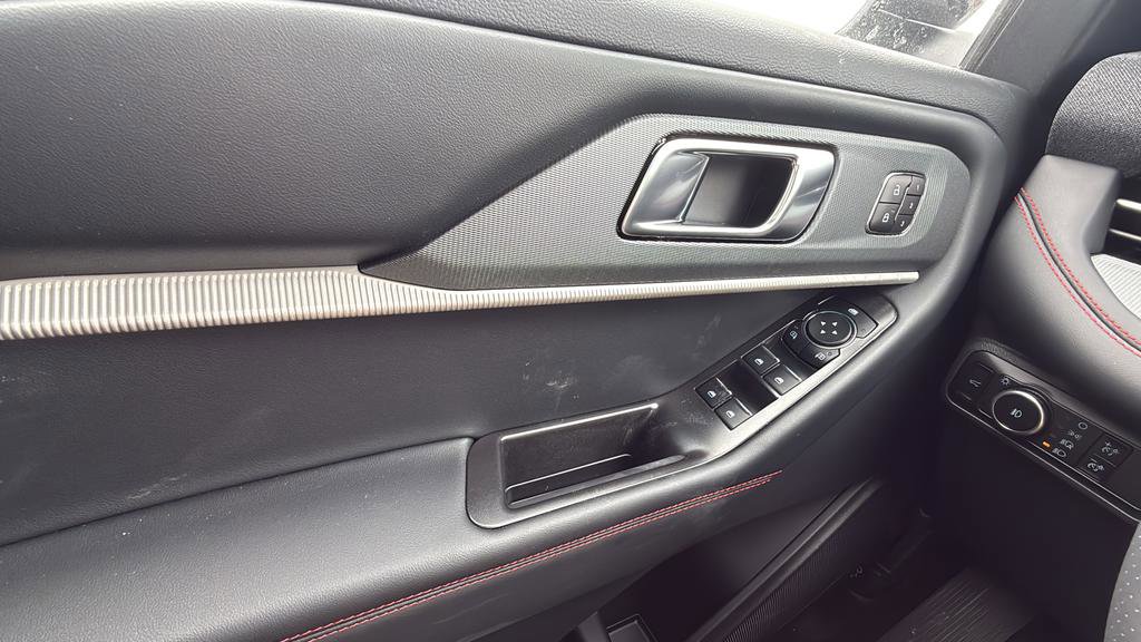 New 2026 Ford Explorer ST-Line w/ ST-Line Street Pack image 19