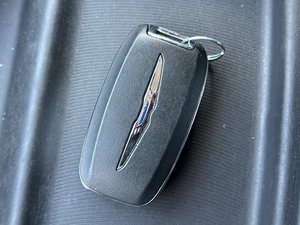 Used 2018 Chrysler Pacifica Touring-L FWD image 40