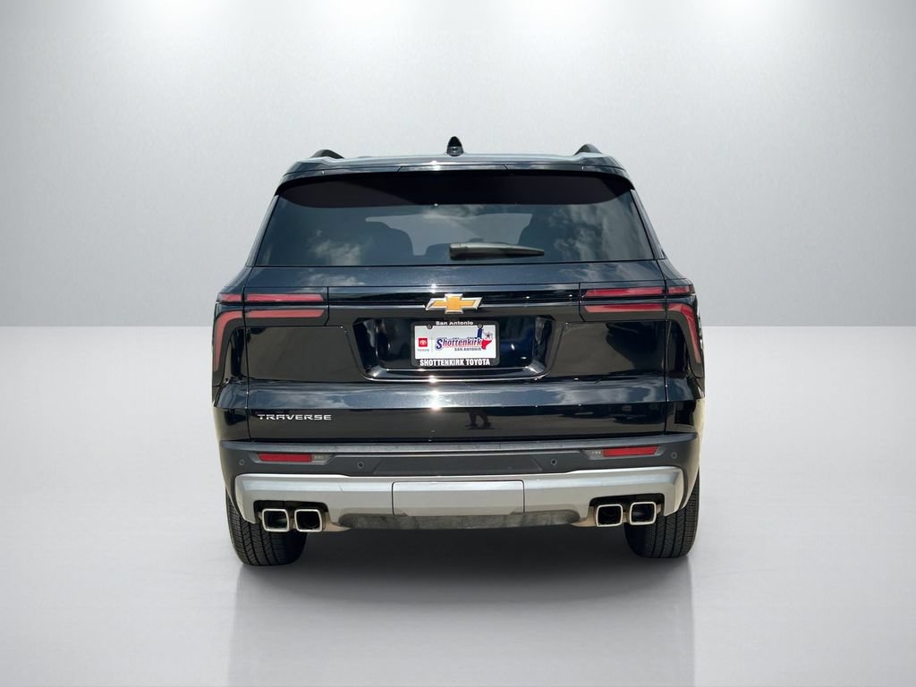 Used 2025 Chevrolet Traverse LT FWD image 6
