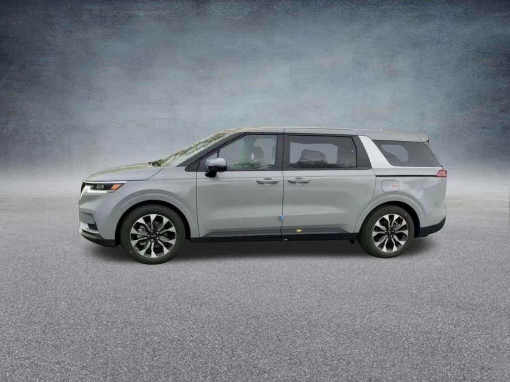 Used 2024 Kia Carnival EX FWD image 11