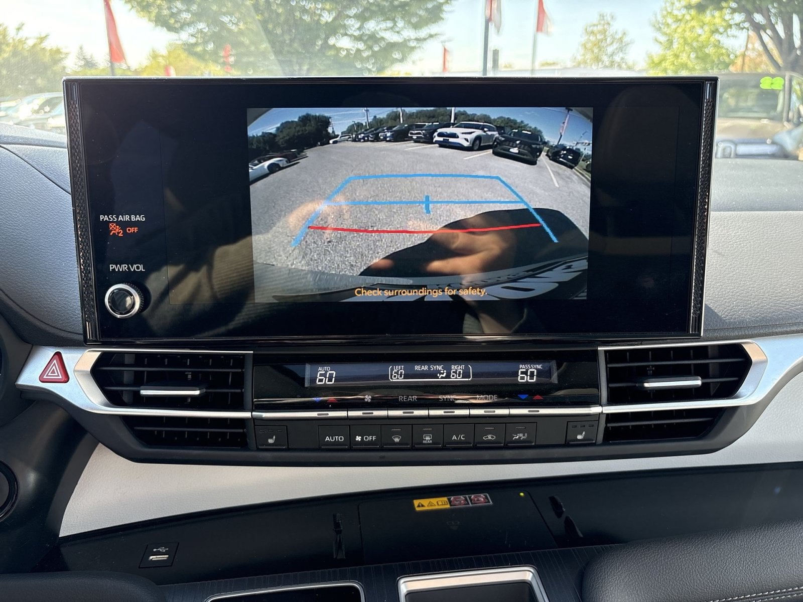 Used 2025 Toyota Sienna XLE AWD/4WD image 19