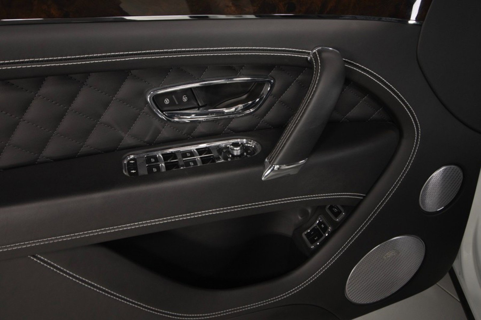 Used 2017 Bentley Bentayga image 36