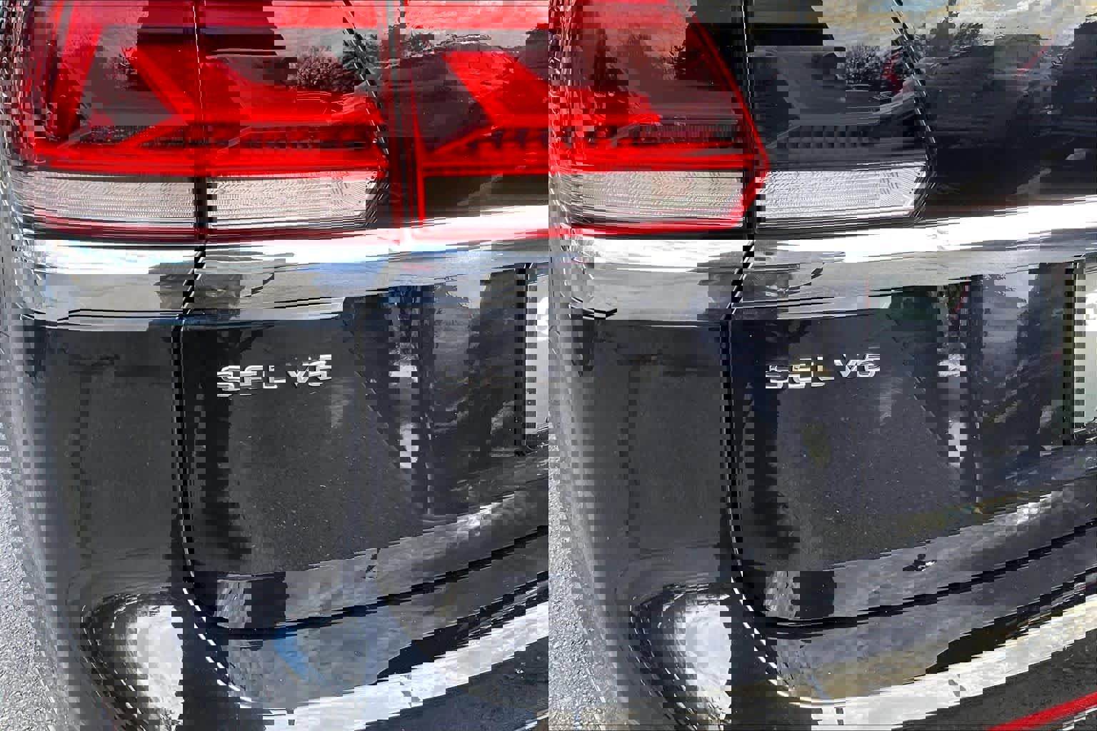 Used 2021 Volkswagen Atlas SEL R-Line image 31