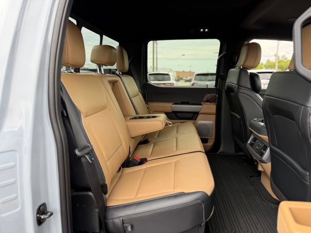 Used 2025 Ford F450 Lariat w/ Lariat Ultimate Package AWD/4WD image 22