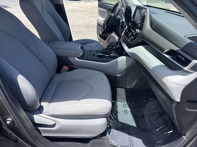 Used 2022 Toyota Highlander L FWD image 10
