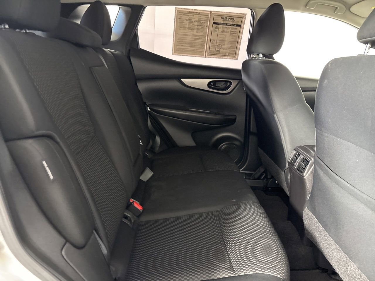 Used 2022 Nissan Rogue Sport S image 25