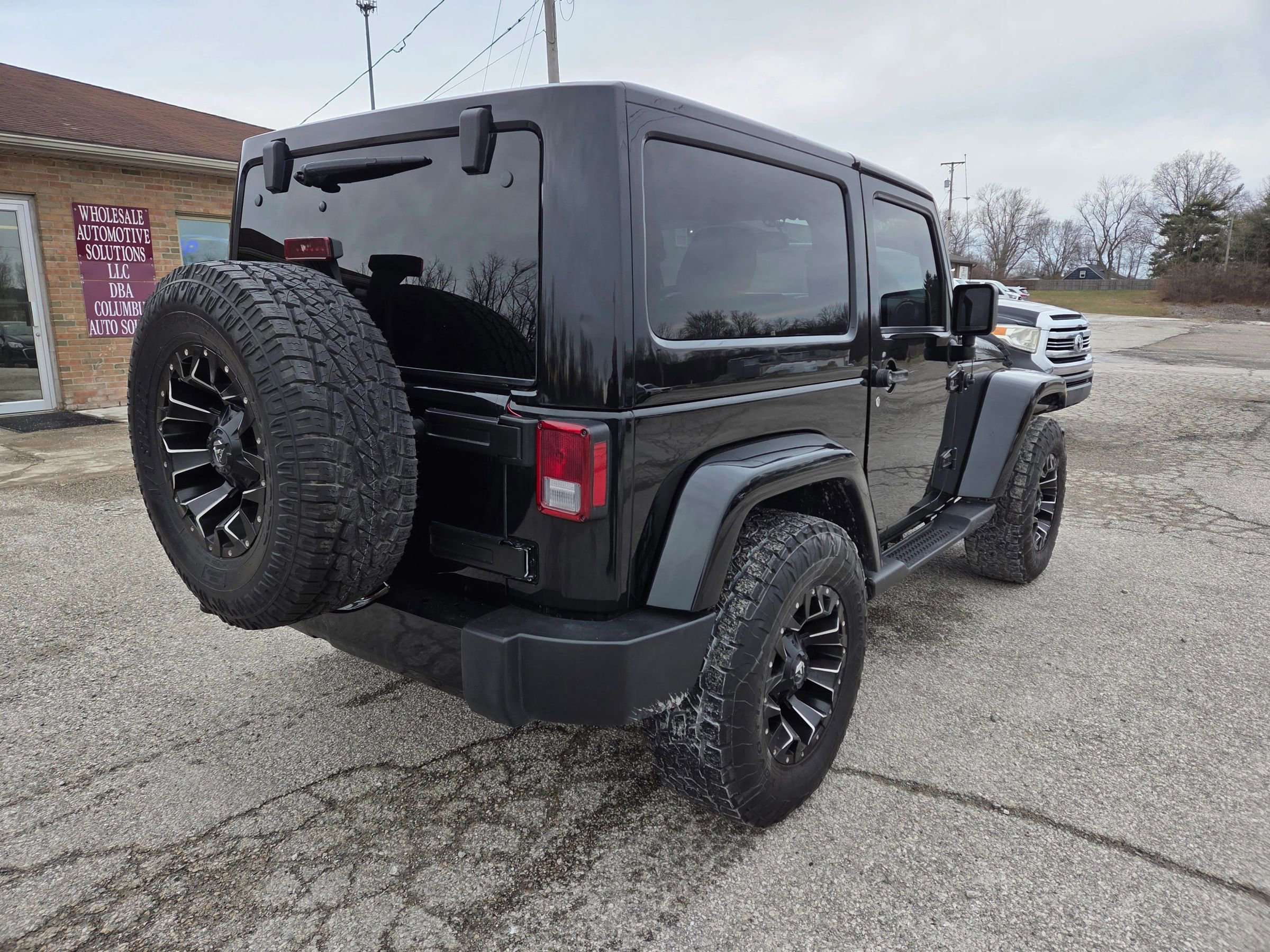 Used 2016 Jeep Wrangler Sahara image 5