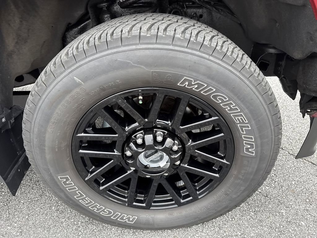 Used 2022 Ford F250 Lariat w/ Black Appearance Package image 12