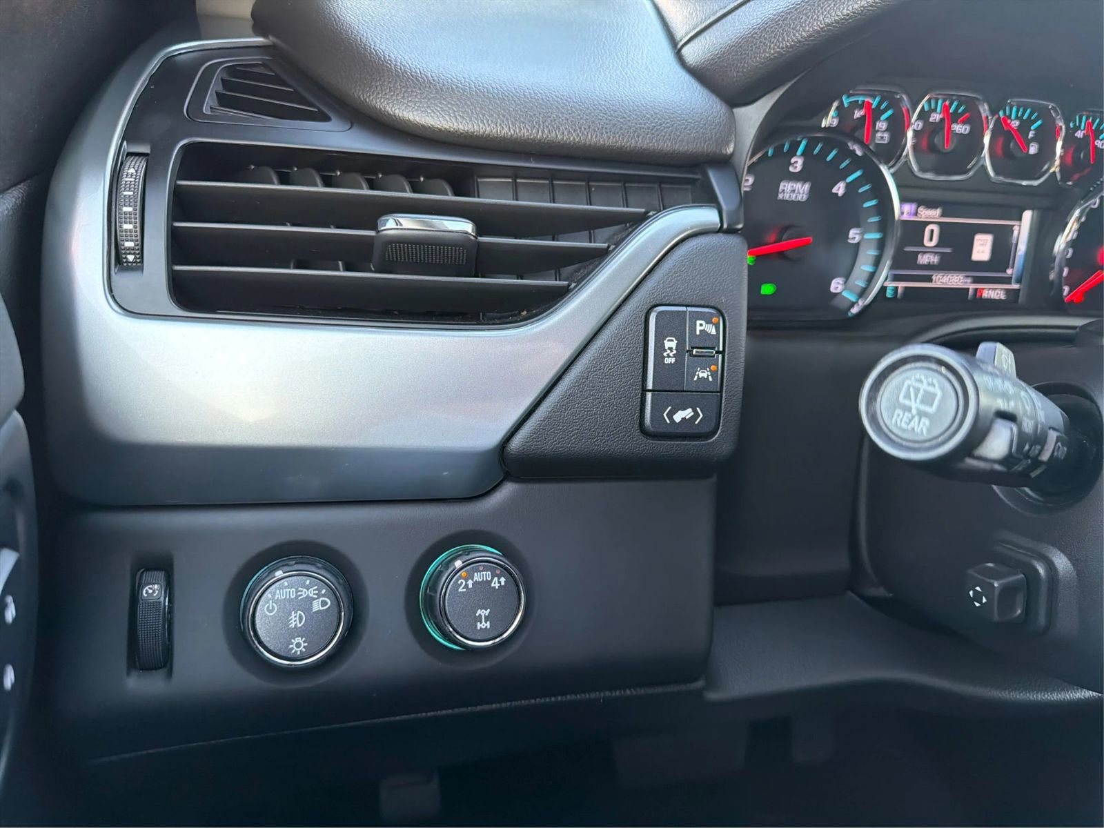 Used 2020 Chevrolet Tahoe Premier AWD/4WD image 18