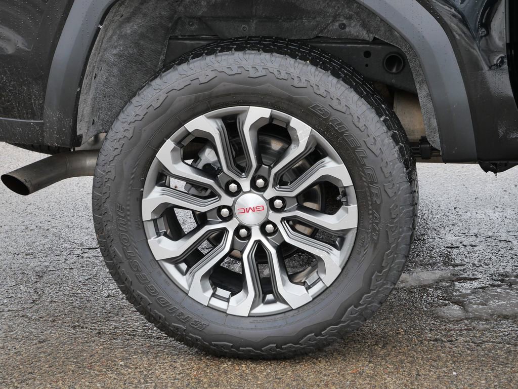 Used 2024 GMC Canyon Denali image 12