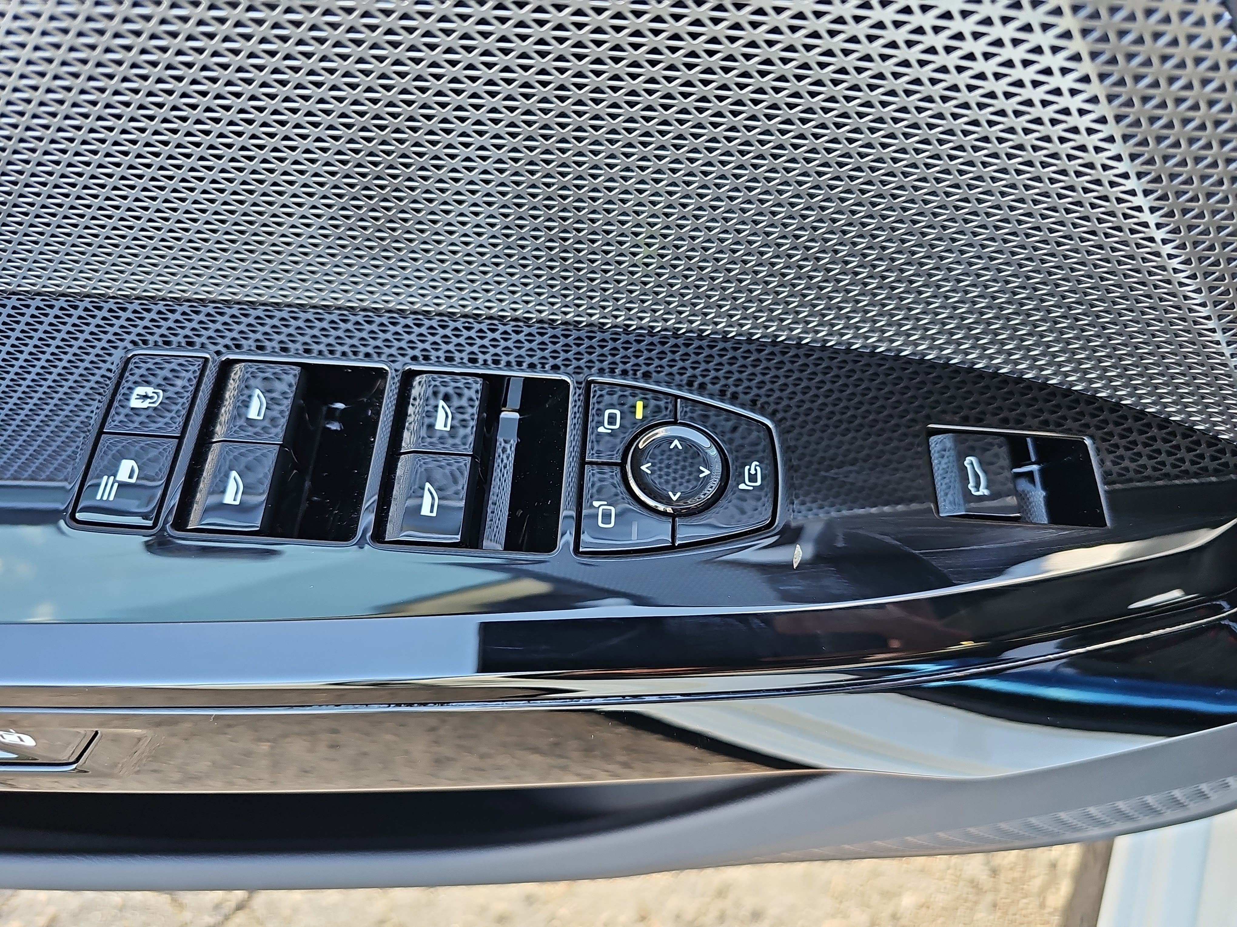 New 2026 BMW 740i xDrive w/ Executive Package image 29