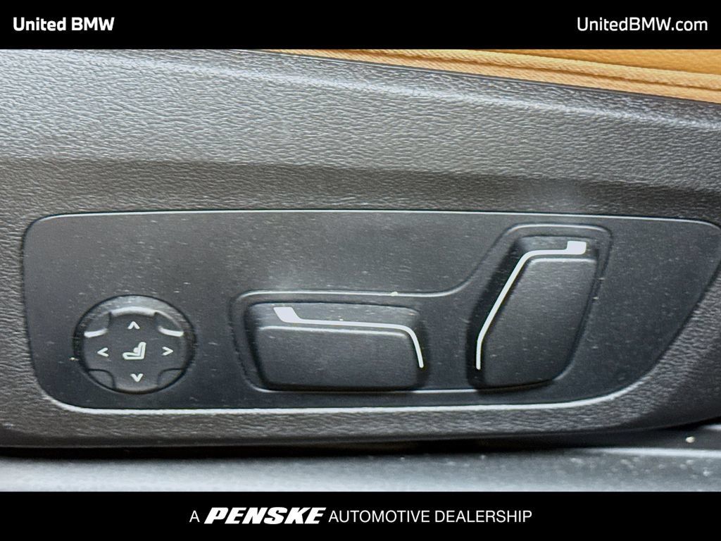 Used 2025 BMW M340i w/ Parking Assistance Package RWD image 4