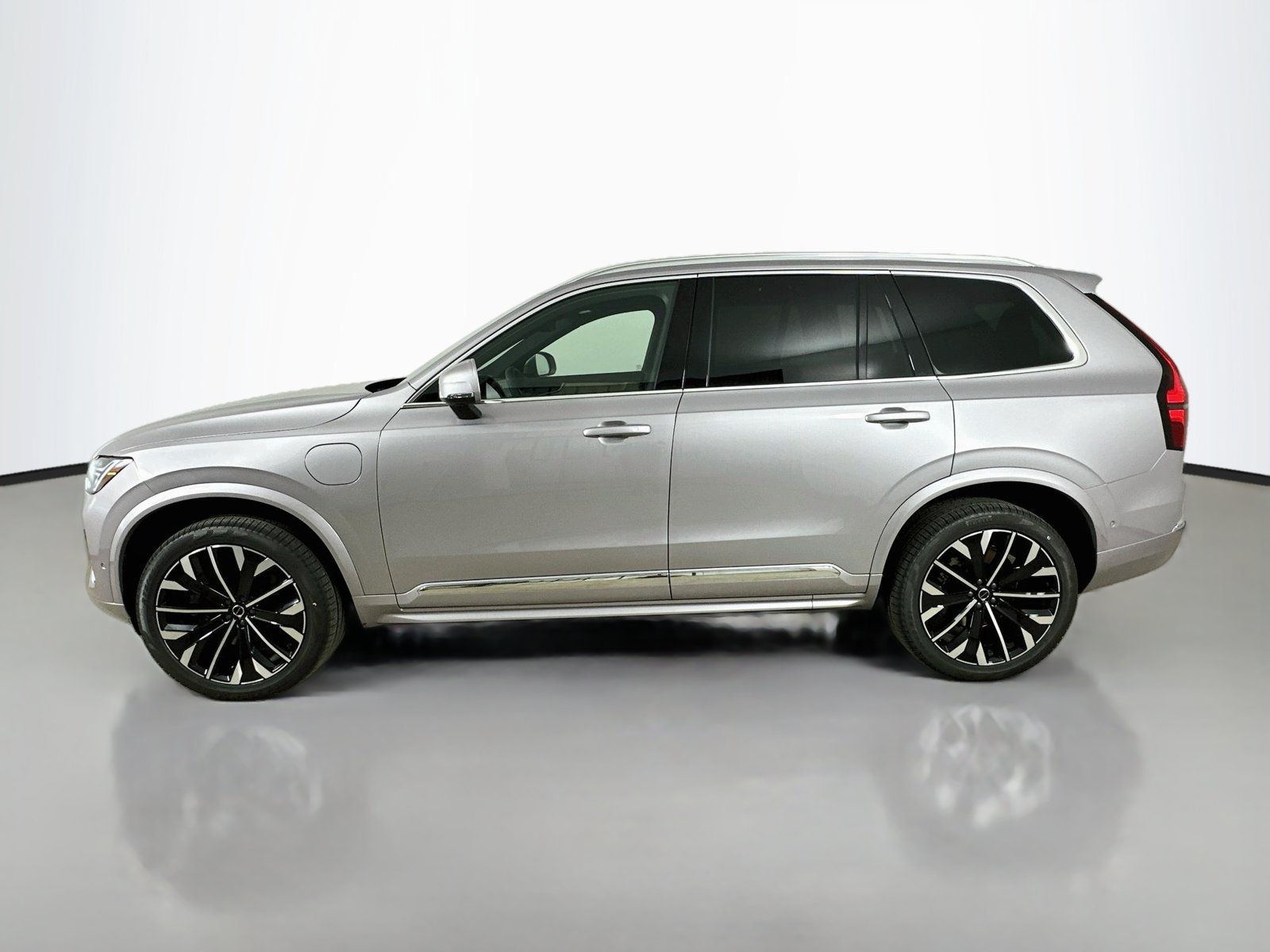 New 2026 Volvo XC90 T8 Plus w/ Protection Package AWD/4WD image 8