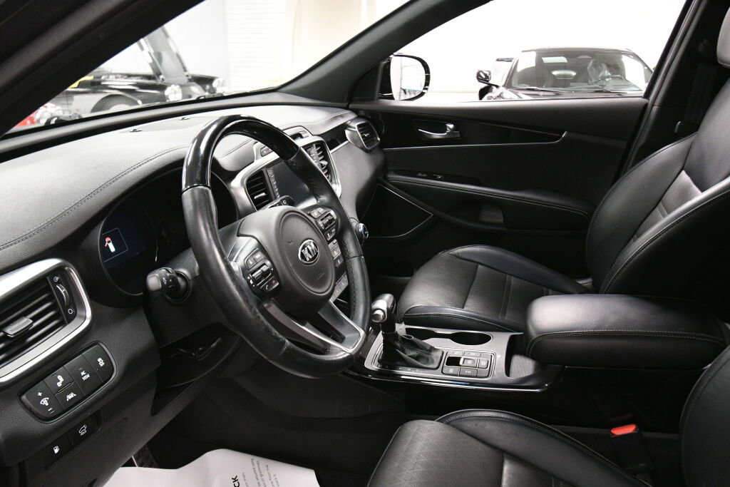 Used 2017 Kia Sorento SX image 22