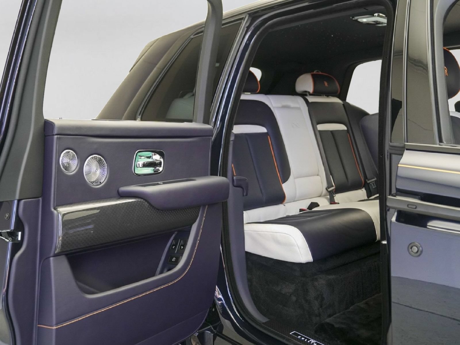 New 2026 Rolls-Royce Cullinan Black Badge AWD/4WD image 47
