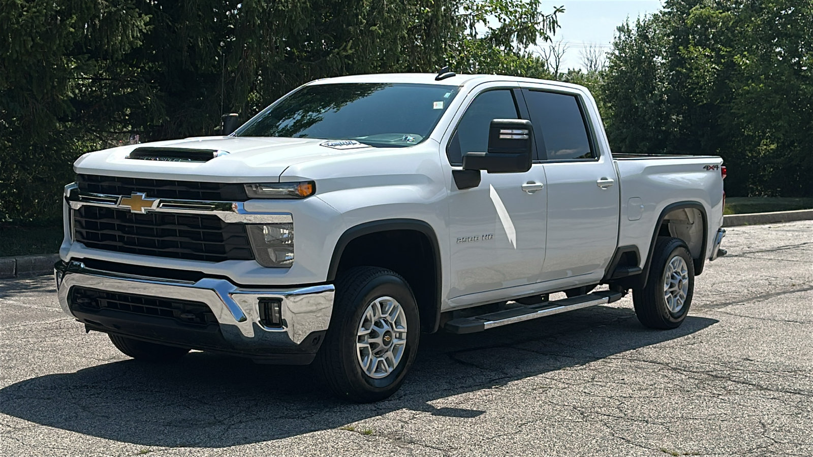 Used 2025 Chevrolet Silverado 2500 LT w/ Convenience Package AWD/4WD image 2