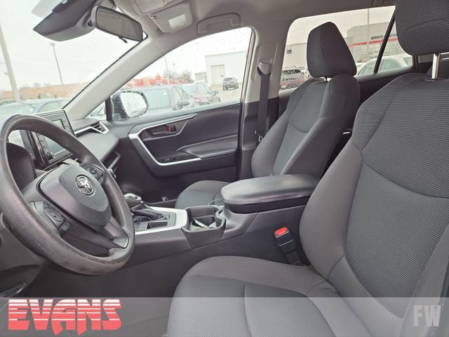 Used 2021 Toyota RAV4 LE image 19