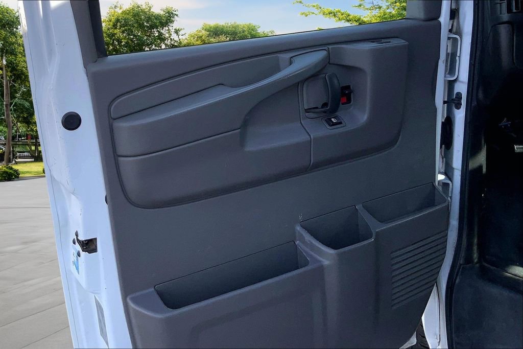 Used 2015 Chevrolet Express 2500 image 15