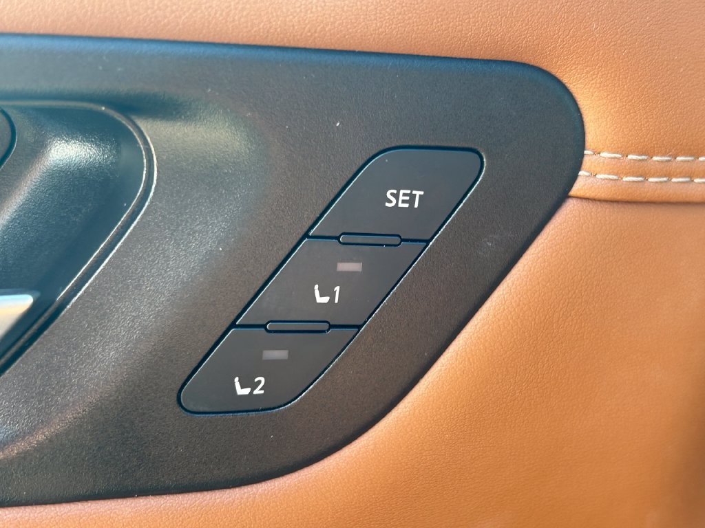 Used 2022 Nissan Pathfinder Platinum w/ Cargo Package FWD image 27