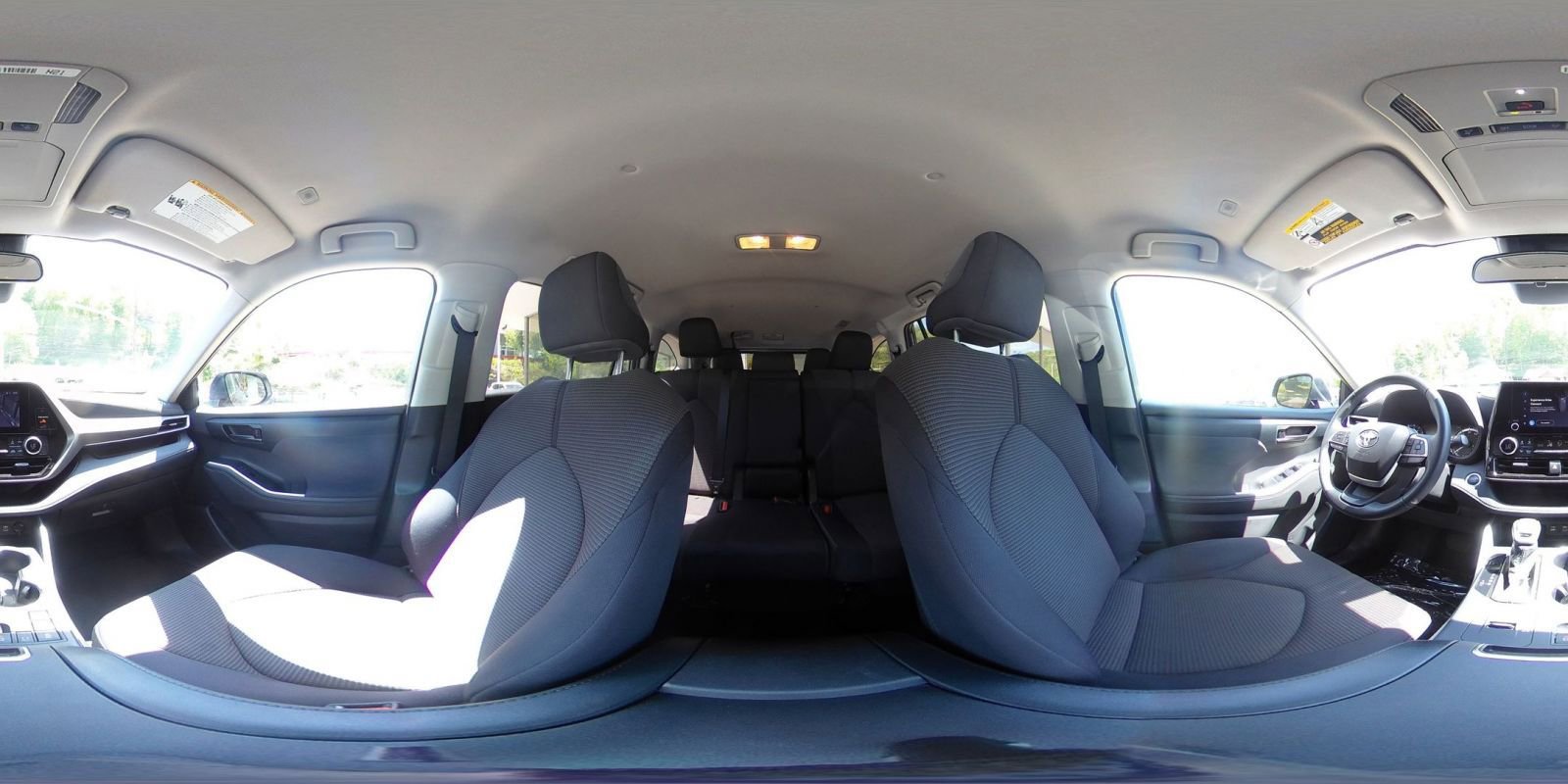 Used 2025 Toyota Highlander LE FWD image 46