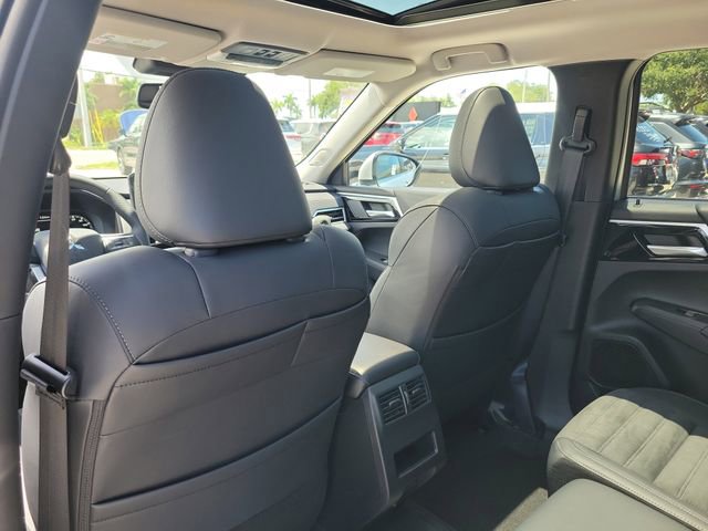 New 2025 Mitsubishi Outlander SE image 16