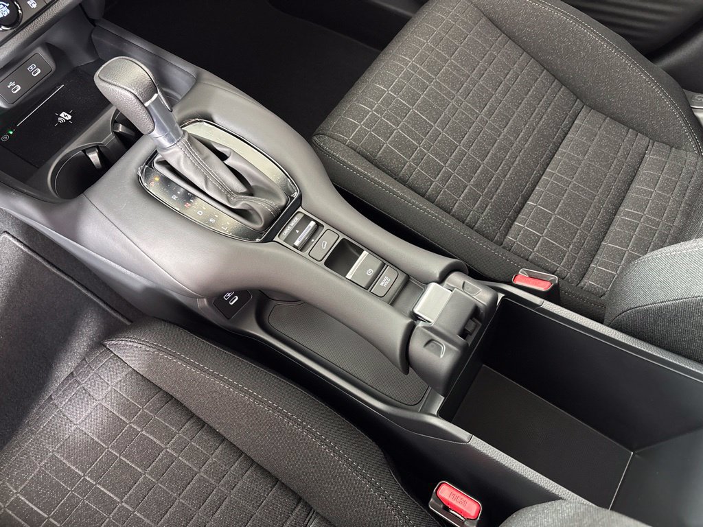 Used 2027 Honda HR-V LX image 31