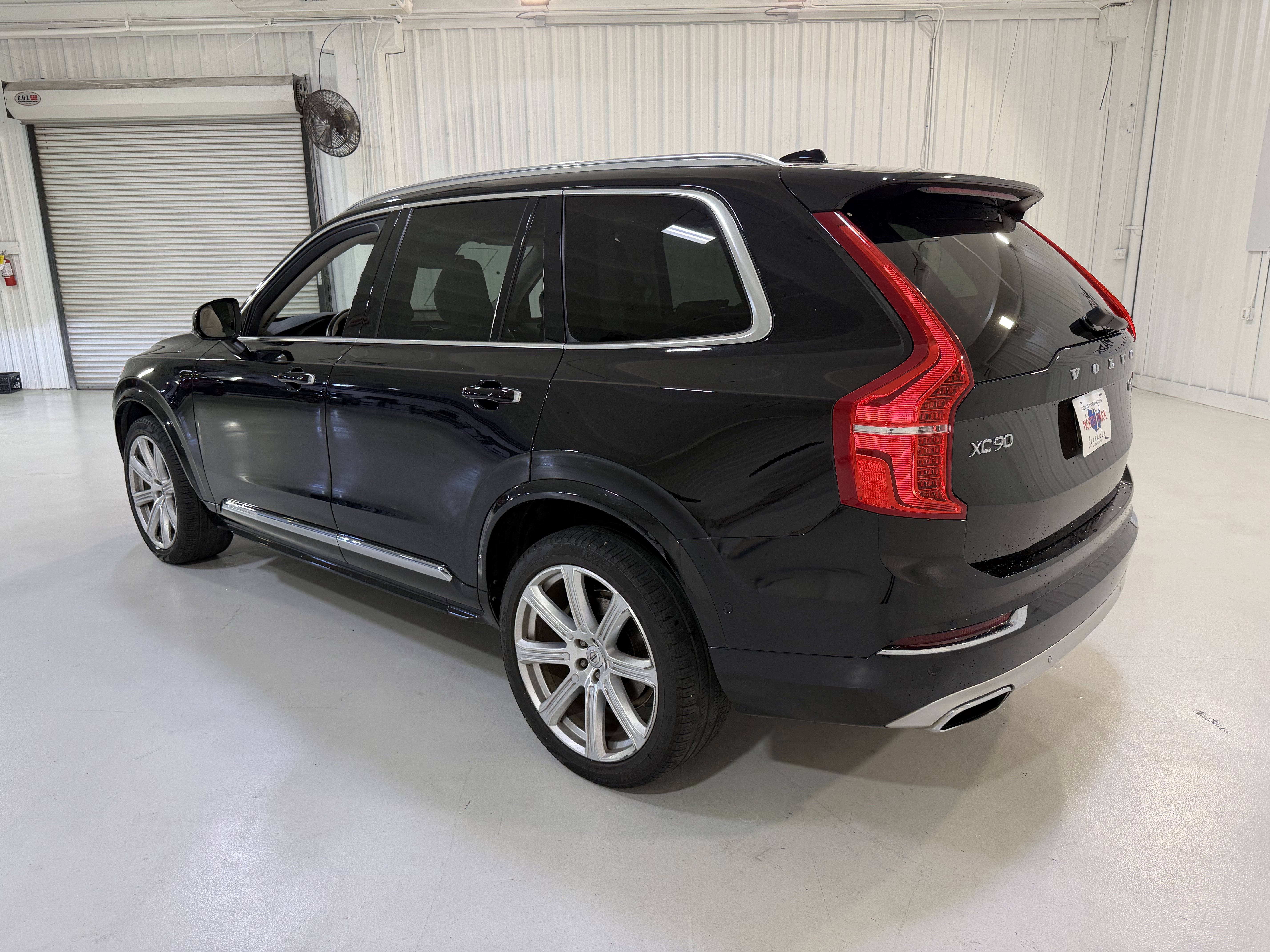 Used 2016 Volvo XC90 T6 Inscription w/ Vision Package AWD/4WD image 3