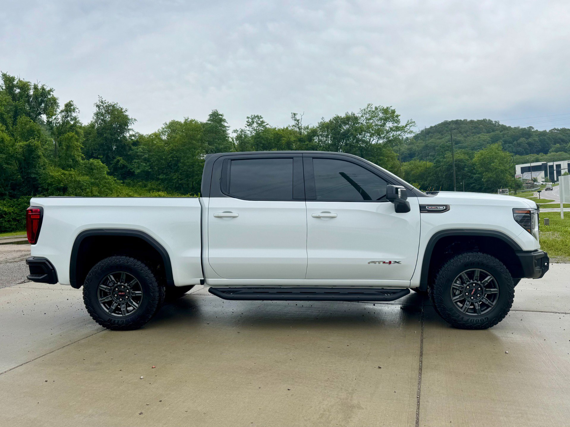 Used 2024 GMC Sierra 1500 AT4X image 7