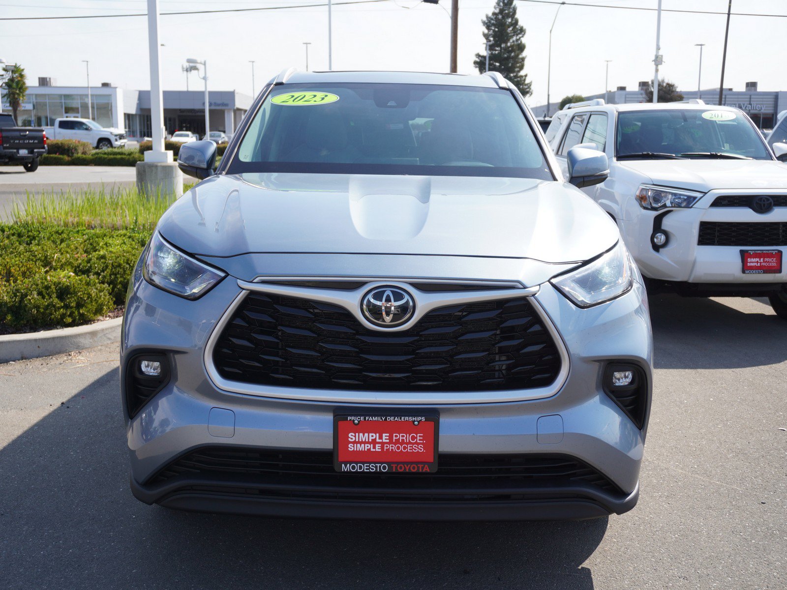 Used 2023 Toyota Highlander XLE AWD/4WD image 4