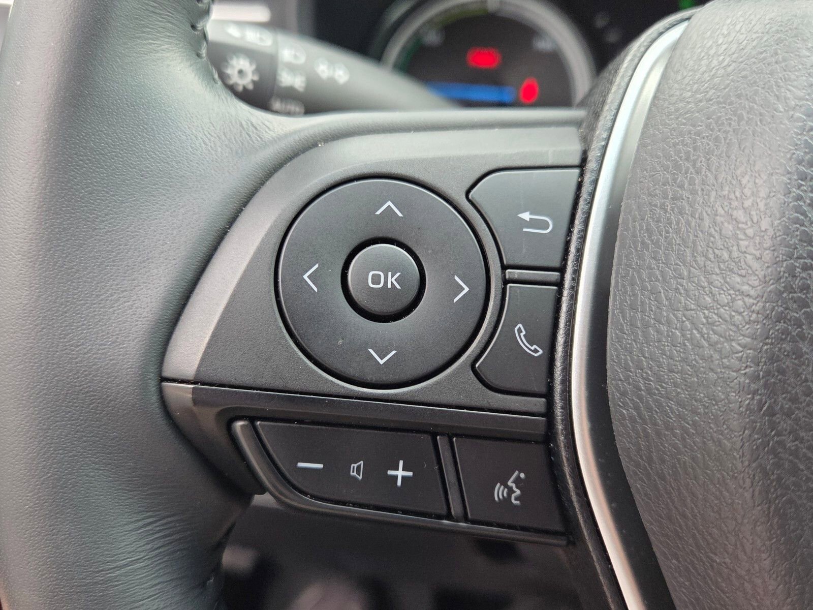 Used 2024 Toyota Venza LE image 26