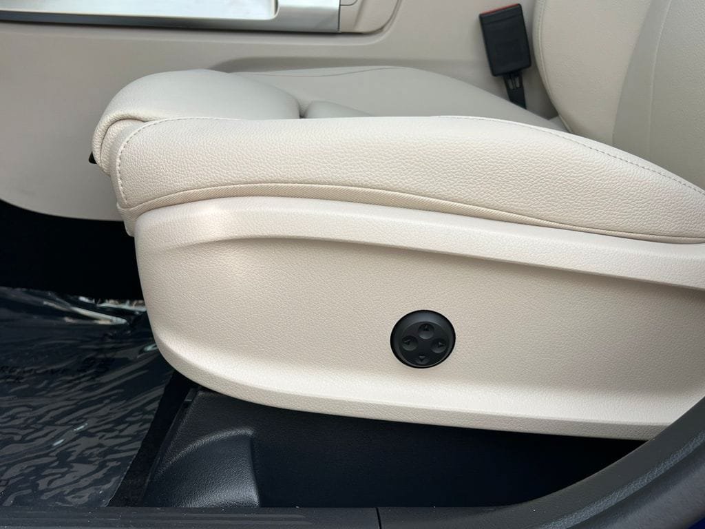 New 2026 Mercedes-Benz GLB 250 4MATIC image 9