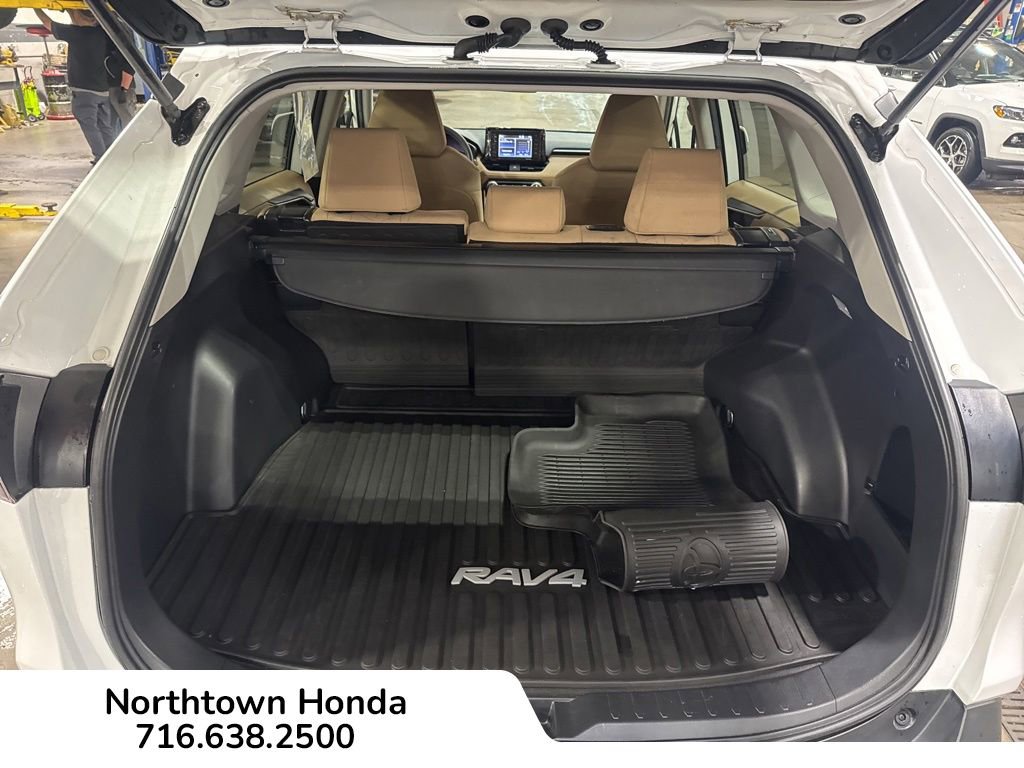 Used 2021 Toyota RAV4 XLE AWD/4WD image 17