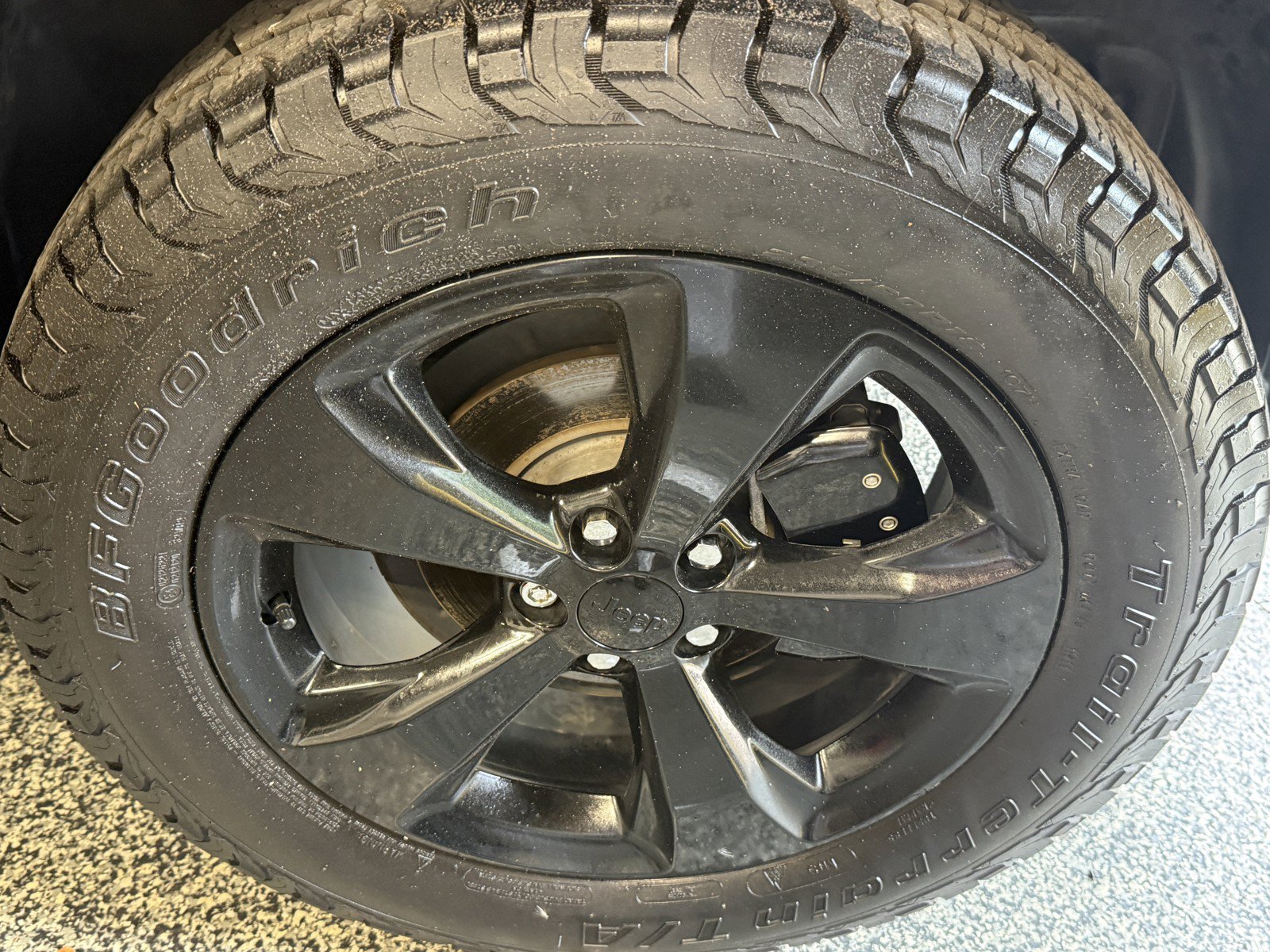 Used 2021 Jeep Cherokee Latitude Plus FWD image 28