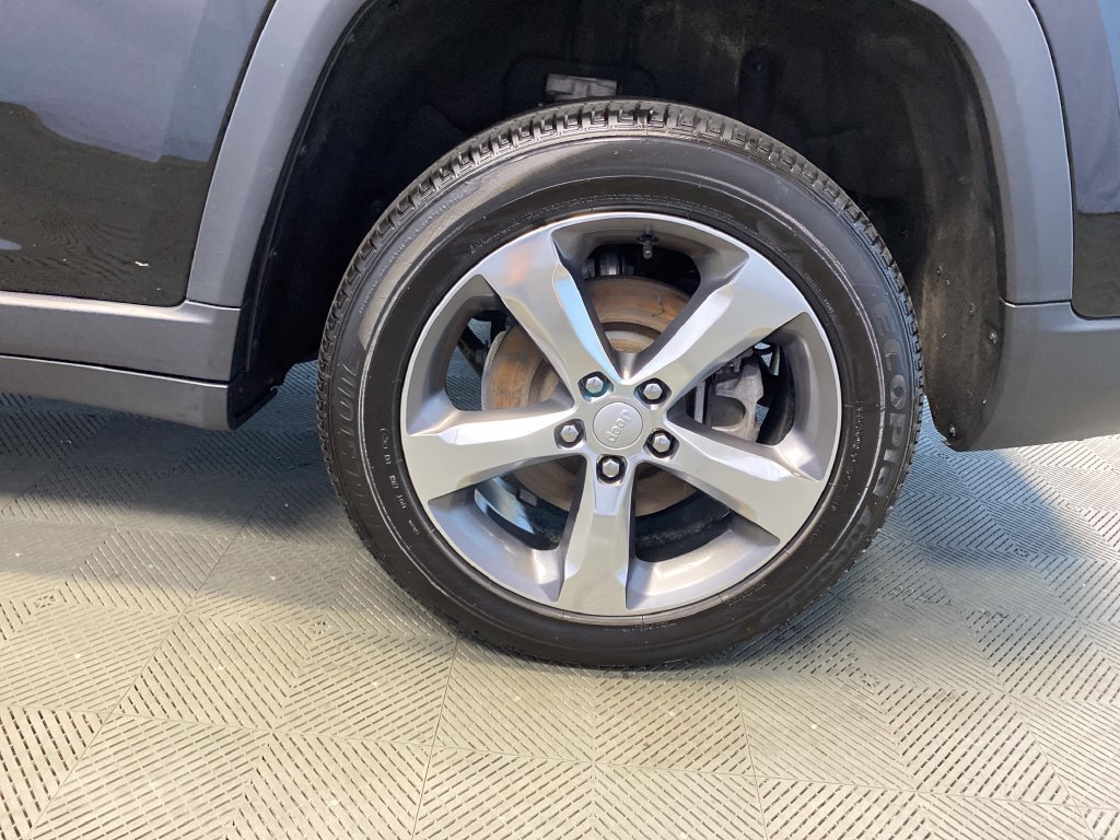 Certified 2021 Jeep Grand Cherokee L Limited AWD/4WD image 30