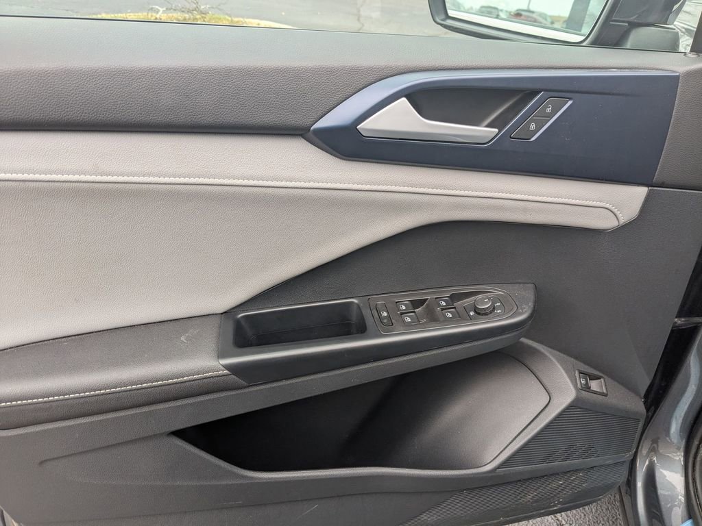 Used 2024 Volkswagen Taos SE image 21