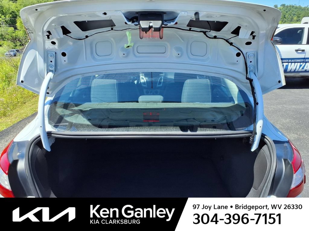 Used 2014 Ford Focus SE w/ SE Winter Package FWD image 14