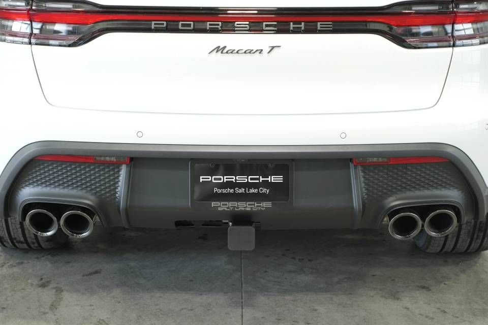 Certified 2025 Porsche Macan Turbo AWD/4WD image 39