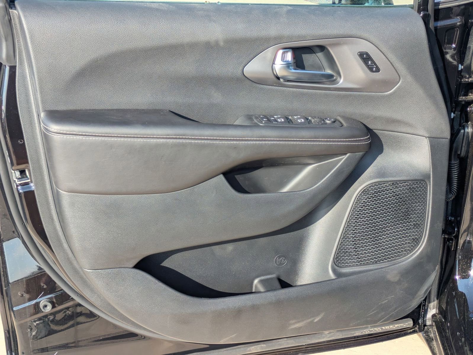 New 2026 Chrysler Pacifica Select FWD image 11