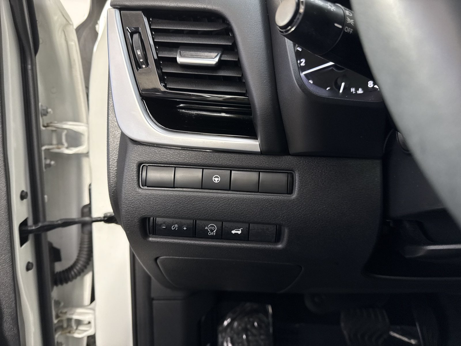 Certified 2023 Nissan Rogue SL w/ SL Premium Package AWD/4WD image 17