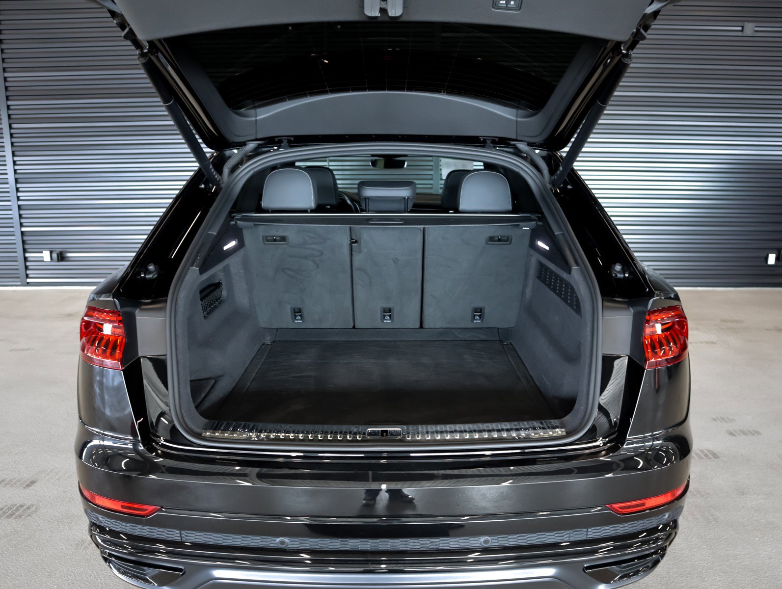 Used 2023 Audi Q8 Premium Plus w/ Premium Plus Package image 30